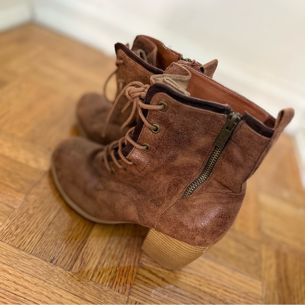 Brown Lace-Up Ankle Boots Size 7.5